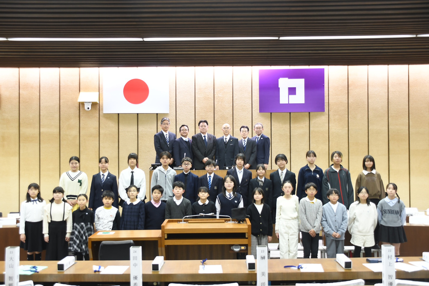 令和7年度子ども区議会集合写真