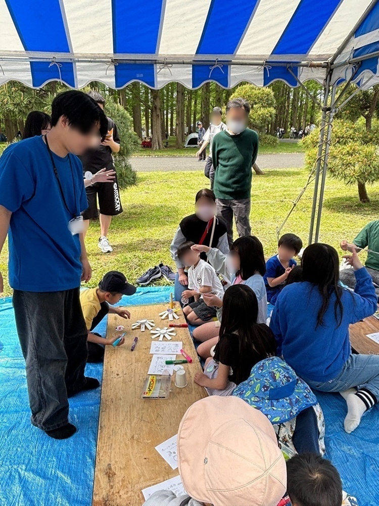 子どもまつりで従事するようす