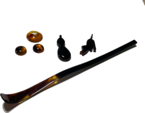 茶しゃく・根付・イヤリングの写真