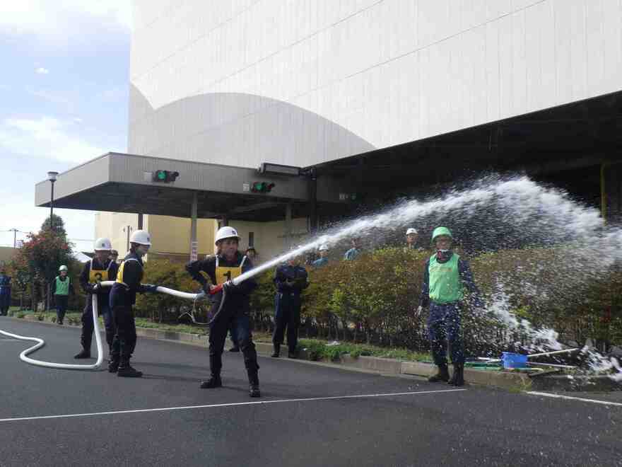 操法大会放水の様子