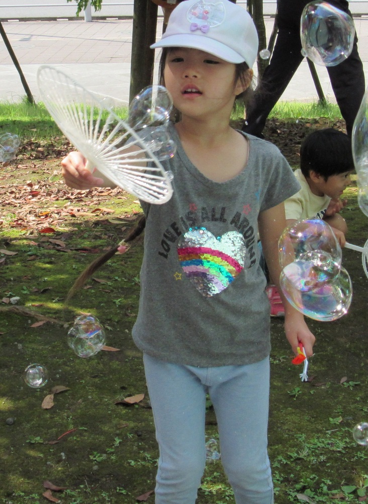 シャボン玉とばそ♪