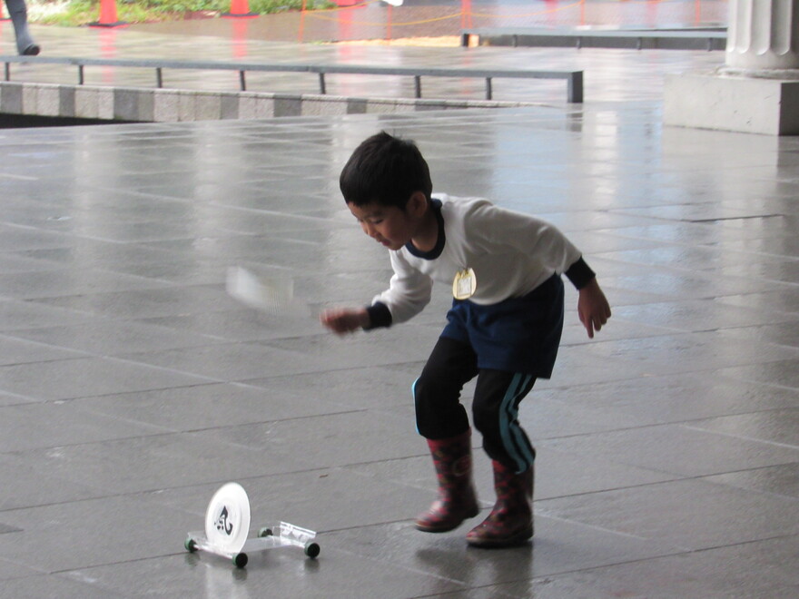 風で走る自動車