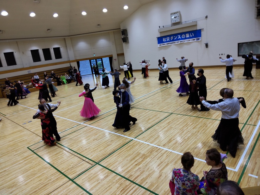 社交ダンスの集いの写真