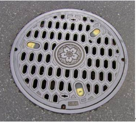 マンホール蓋（車道用）の写真