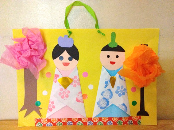 おひなさまのカラフル壁飾り写真