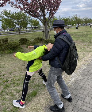 星選手と祖父の新谷さんの写真