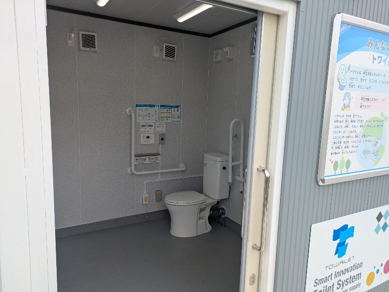 車いす　男女兼用トイレ　内部