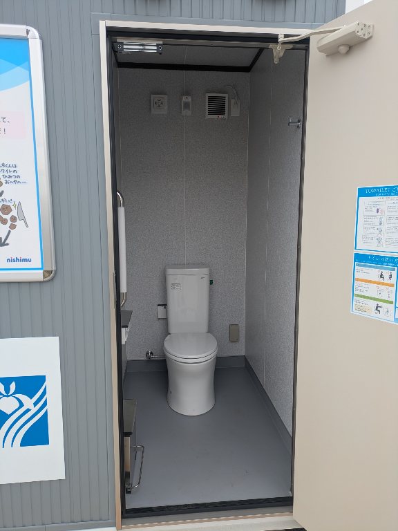 女性用トイレ　内部