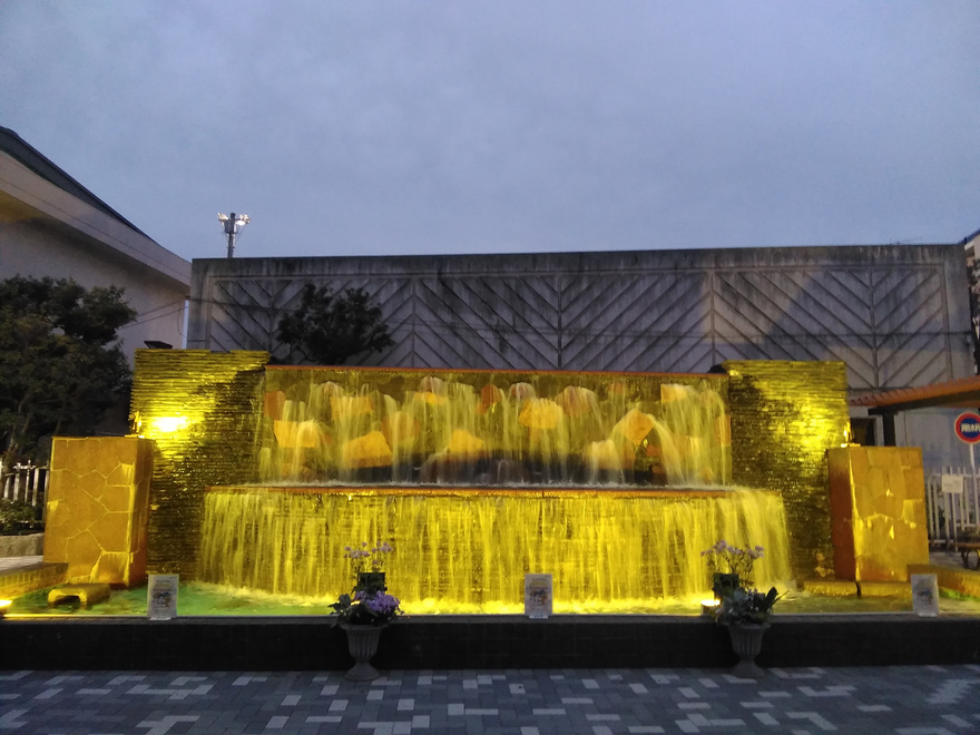 イエローライトアップ