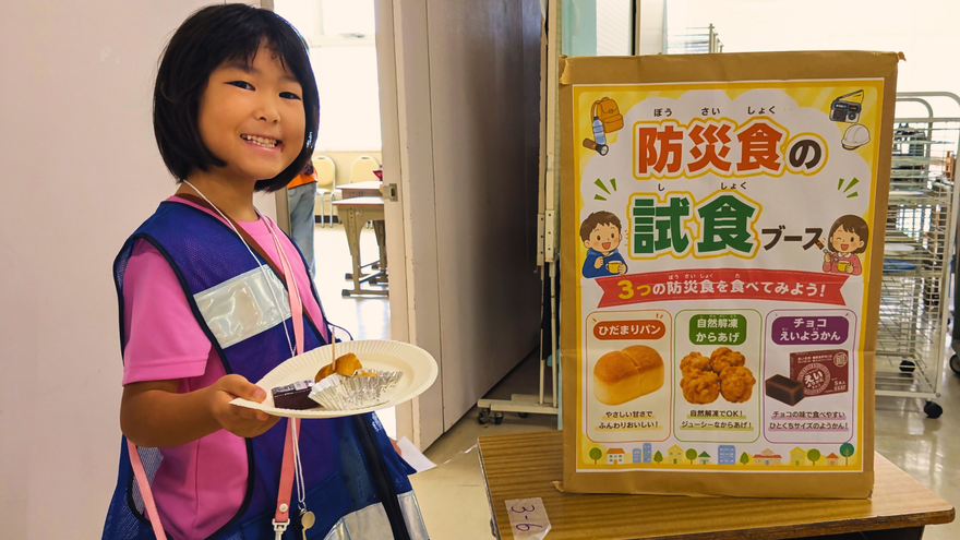 防災食の試食ブースの写真